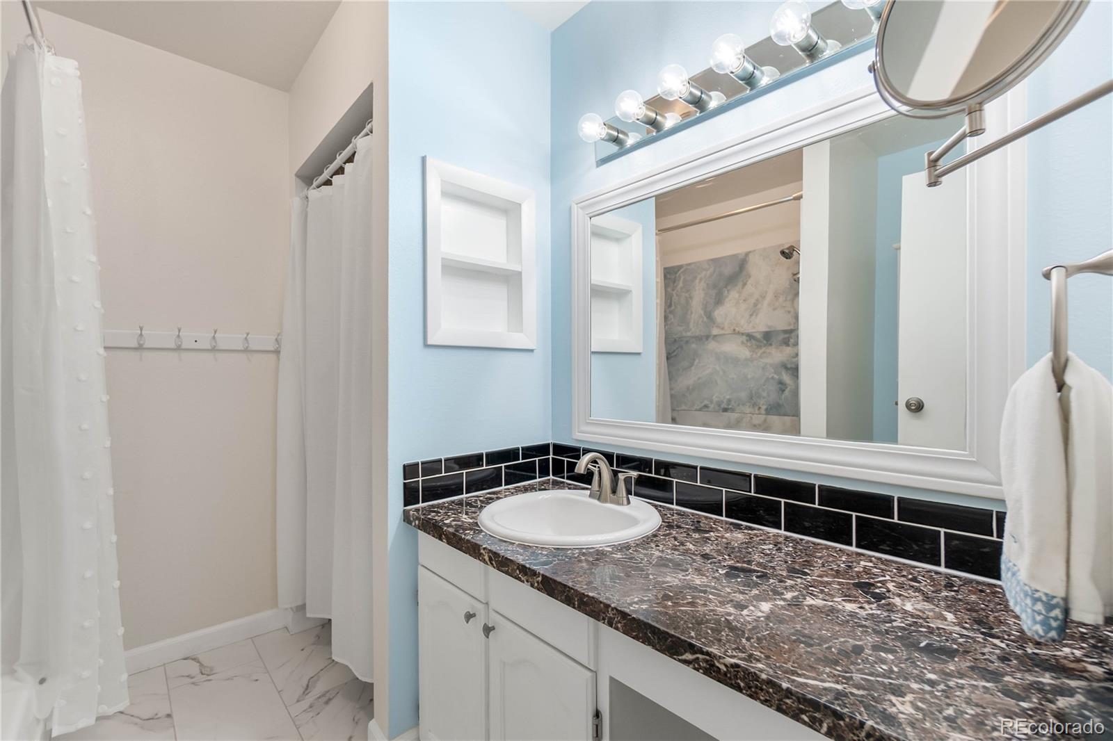 488 E Highline Circle