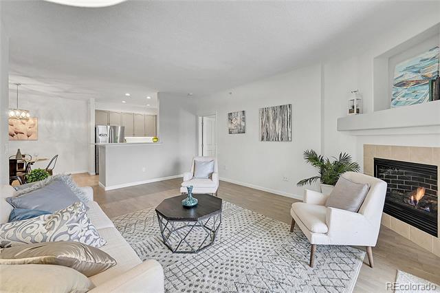 8457 S Hoyt Way Unit: 206