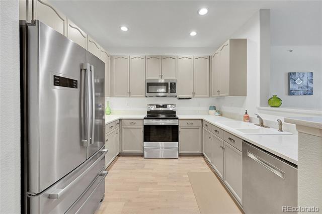 8457 S Hoyt Way Unit: 206