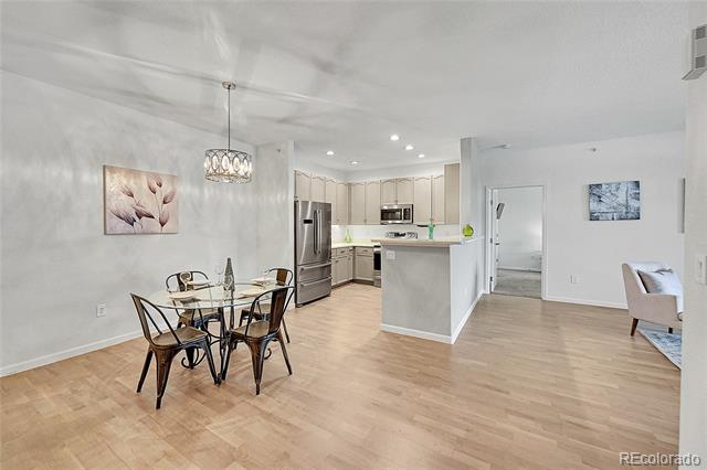 8457 S Hoyt Way Unit: 206
