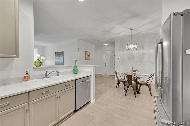 8457 S Hoyt Way Unit: 206