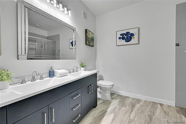 8457 S Hoyt Way Unit: 206