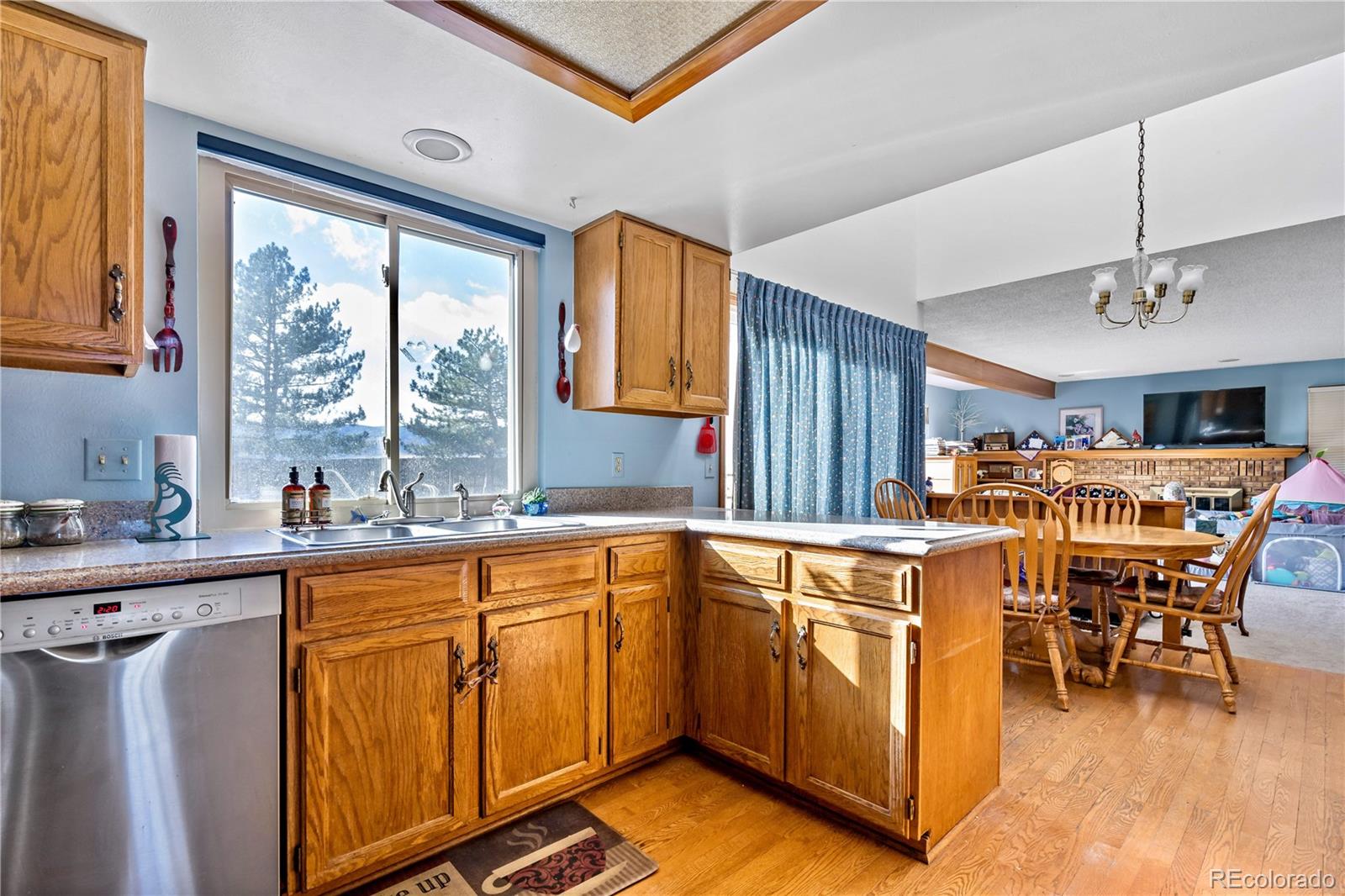 8166 W Geddes Avenue