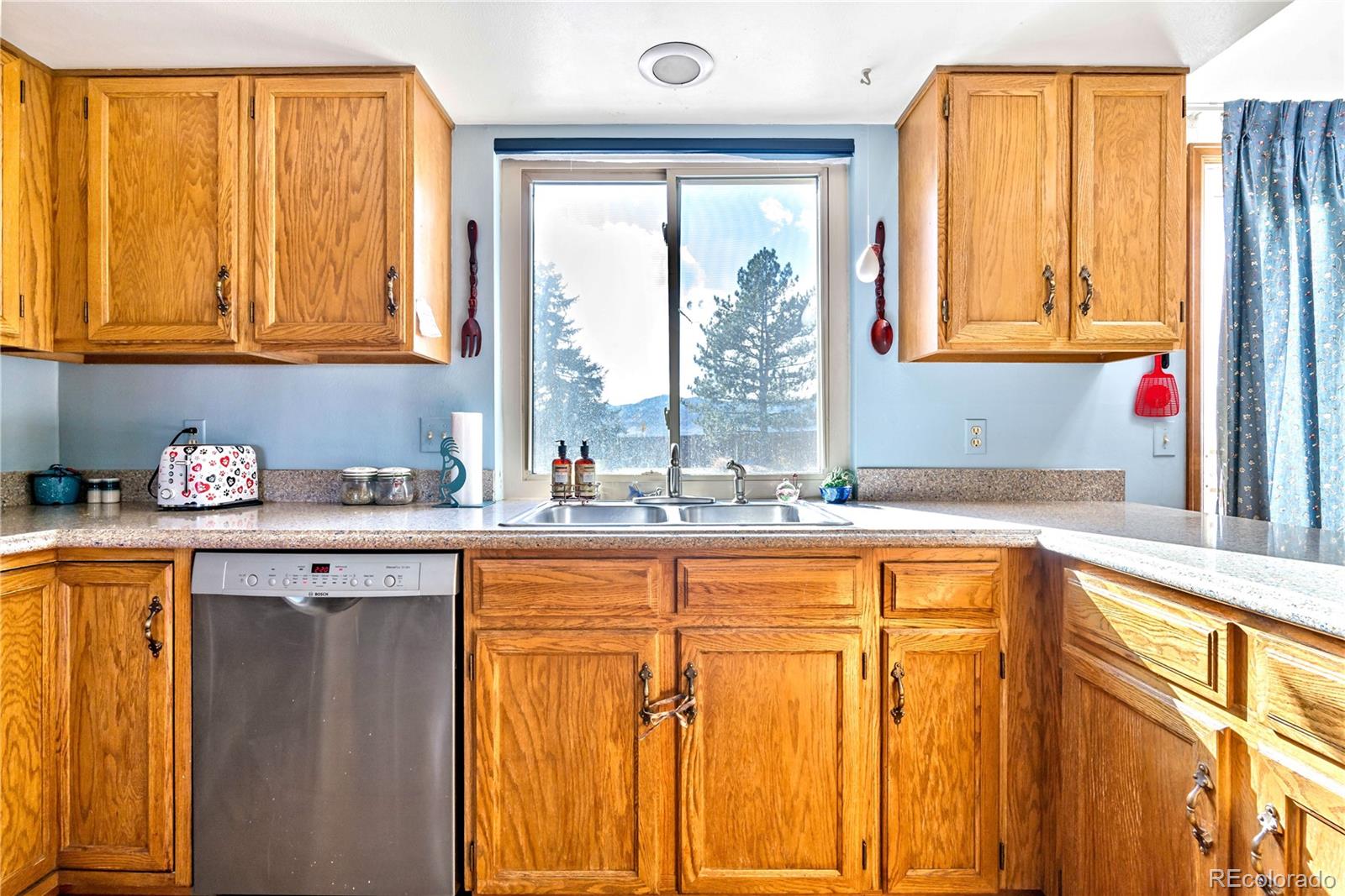 8166 W Geddes Avenue