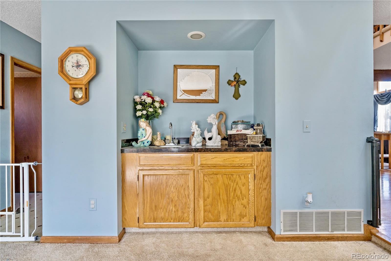 8166 W Geddes Avenue