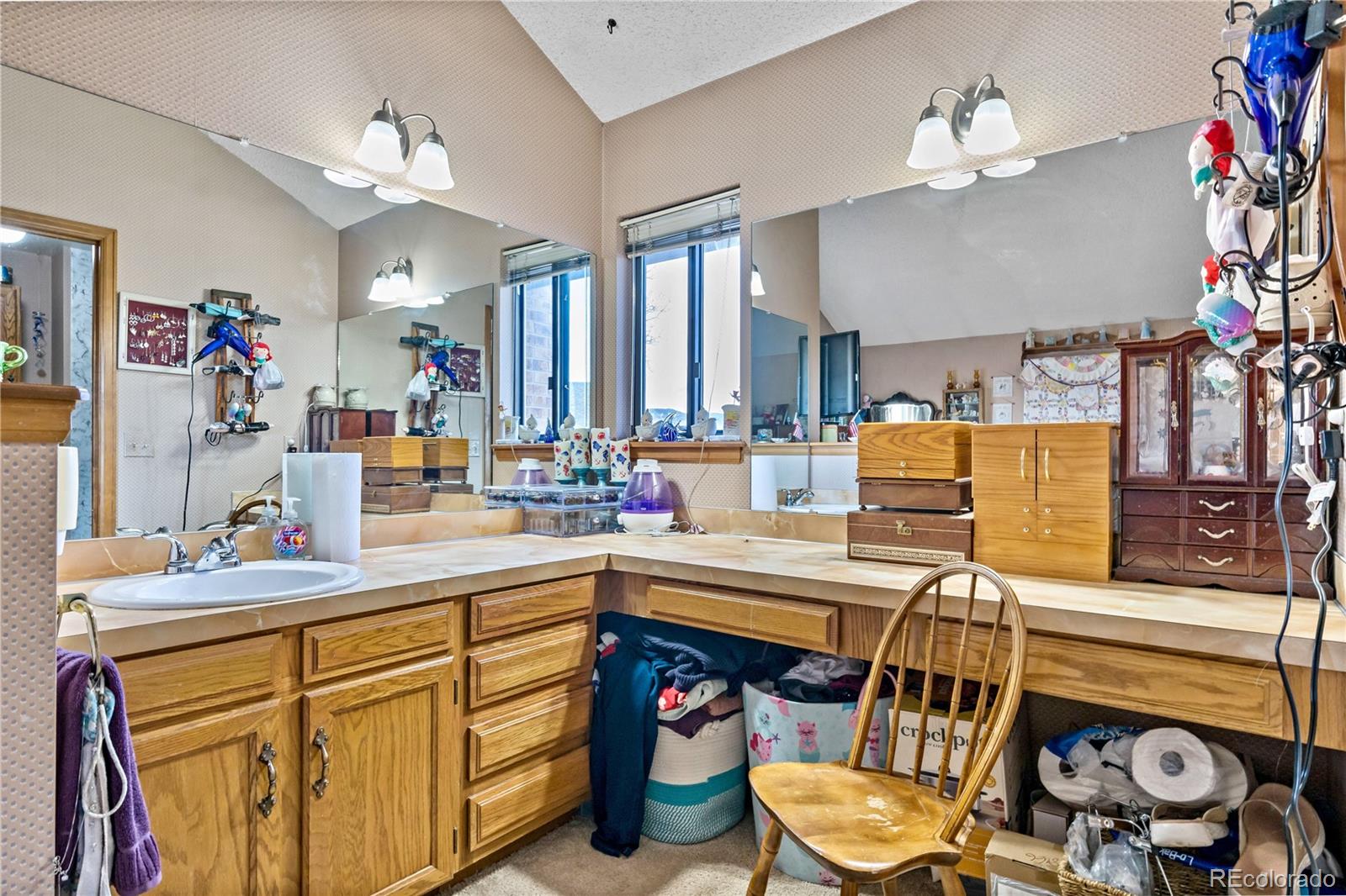 8166 W Geddes Avenue