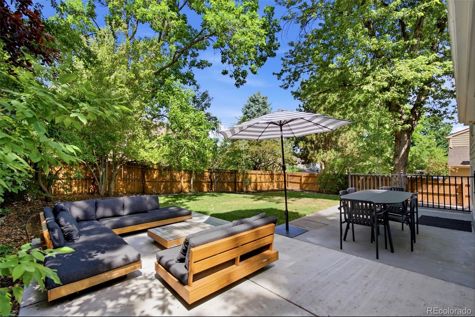 6847 S Magnolia Court