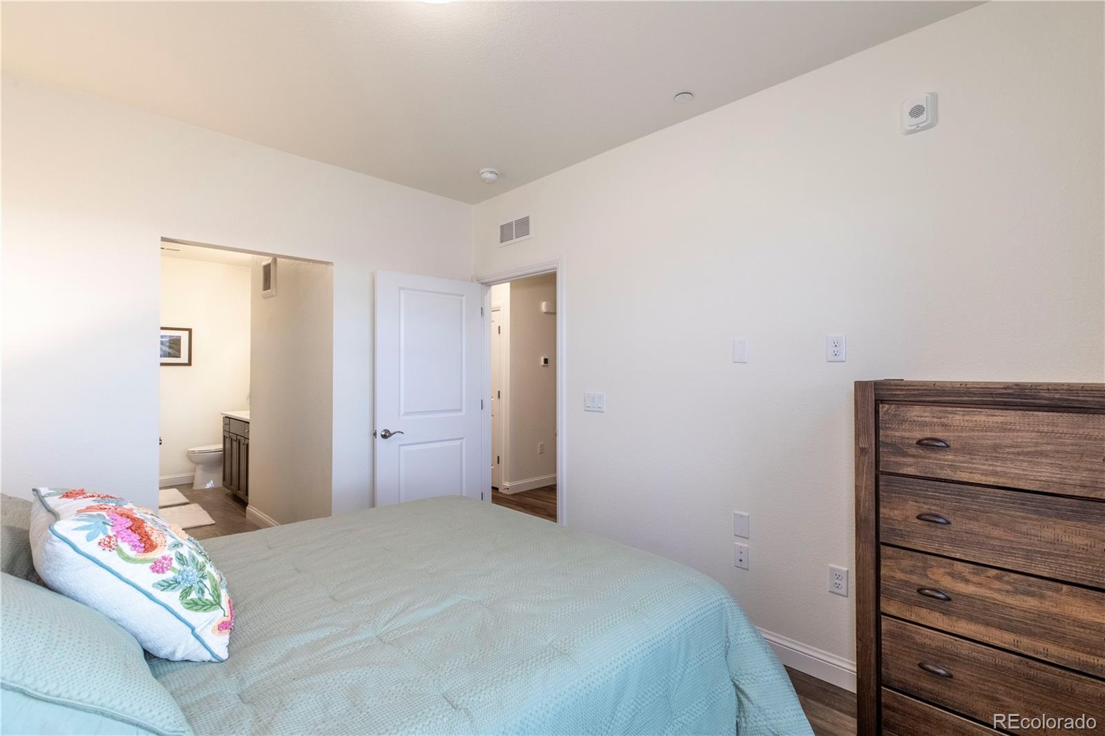 9962 W Victoria Place Unit: 106