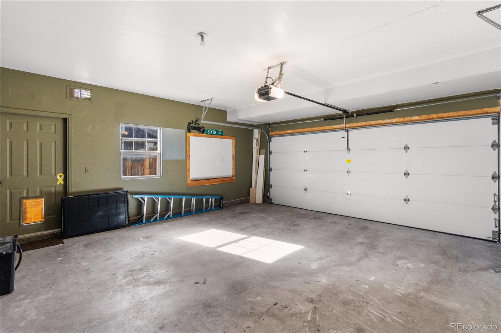 1464 N Stratton Avenue