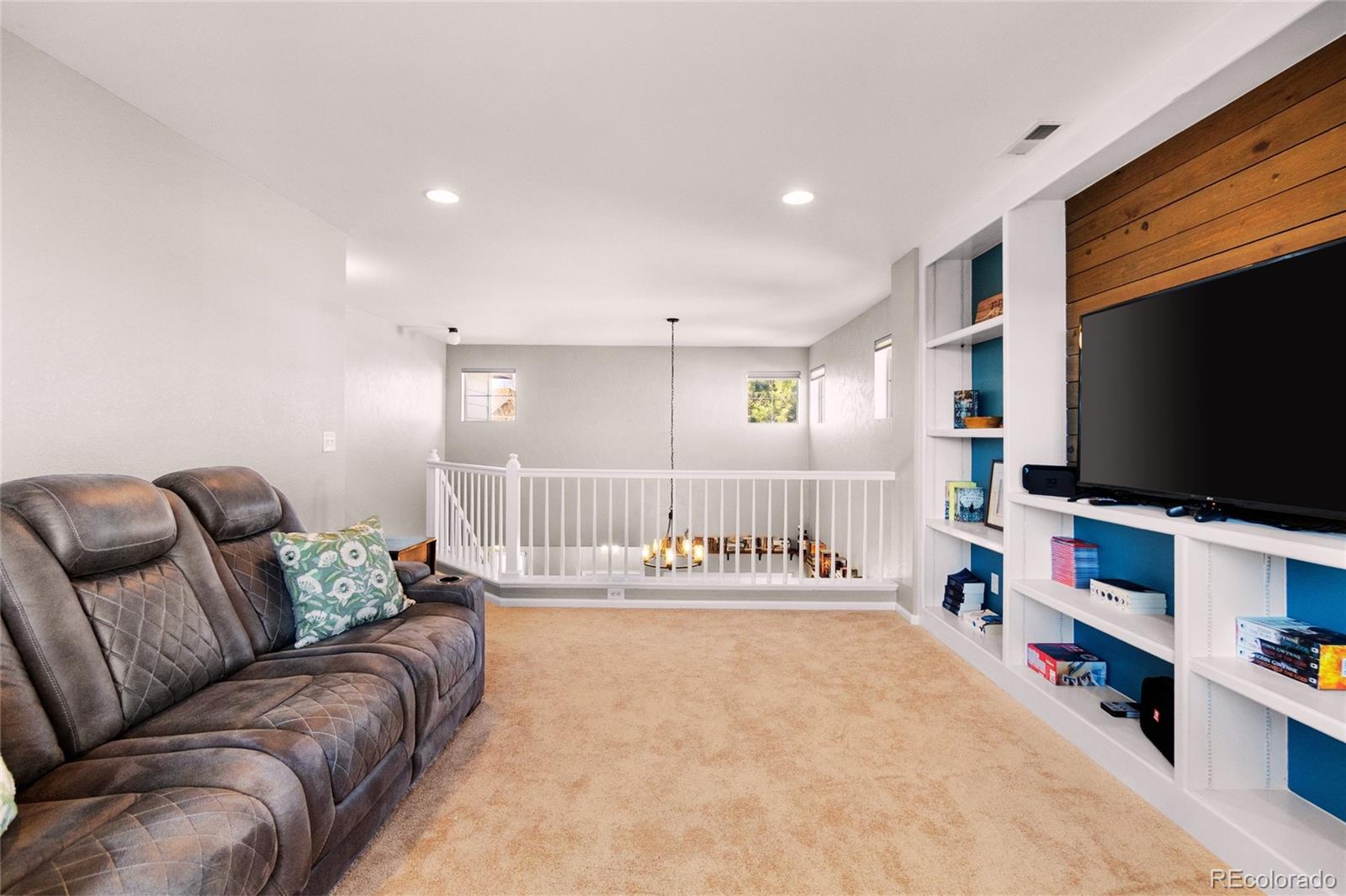 1464 N Stratton Avenue