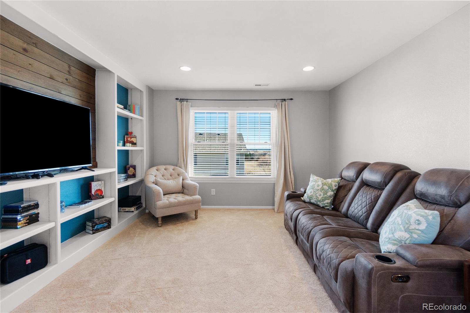 1464 N Stratton Avenue