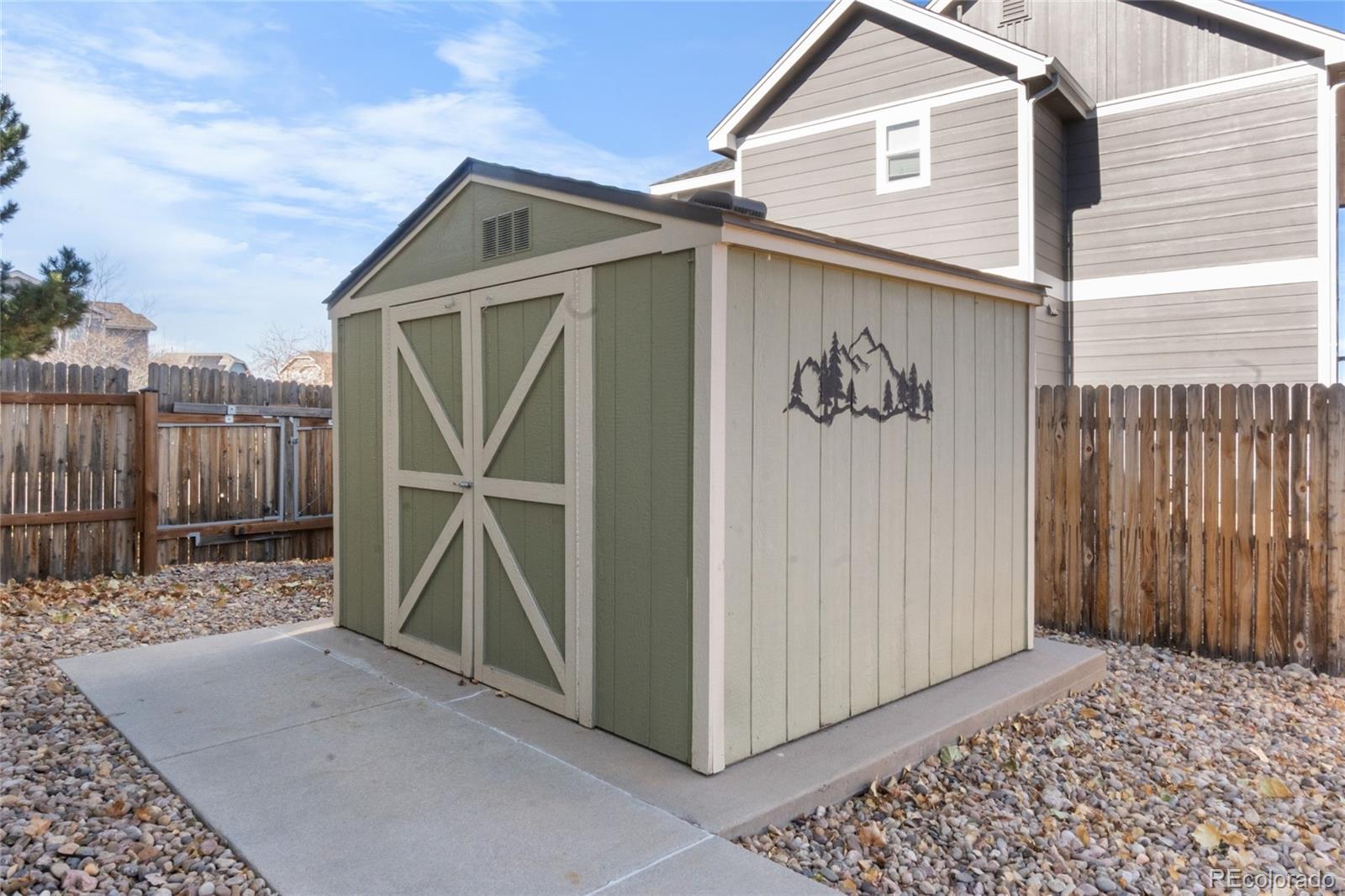 1464 N Stratton Avenue