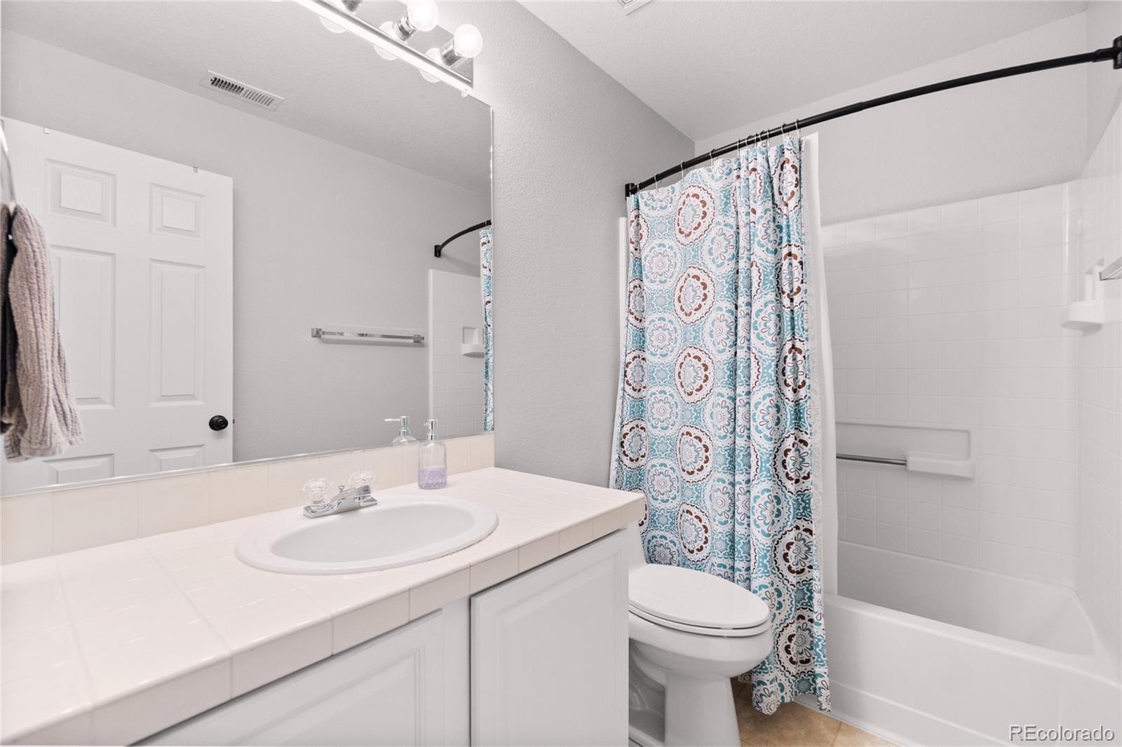 1464 N Stratton Avenue