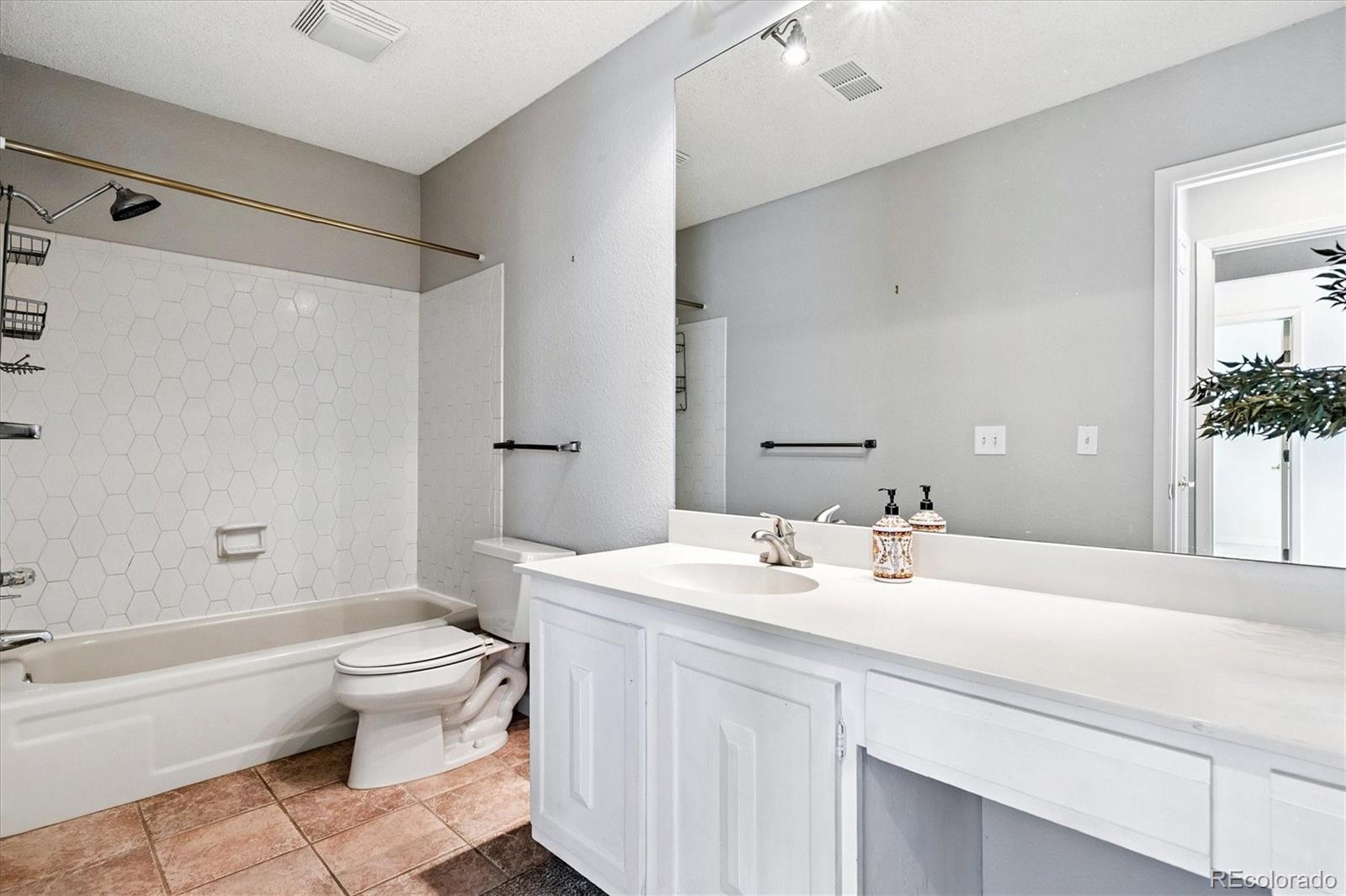 2770 S Elmira Street Unit: 7