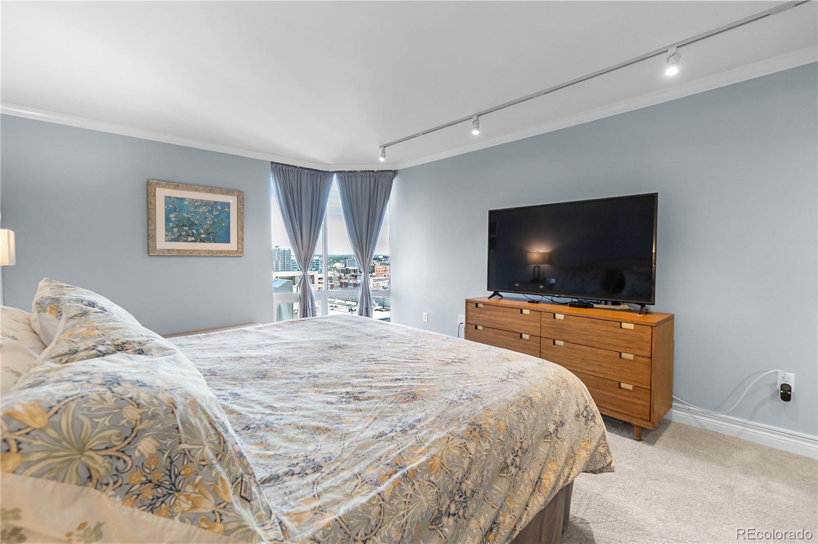 1625 Larimer Street Unit: 1601