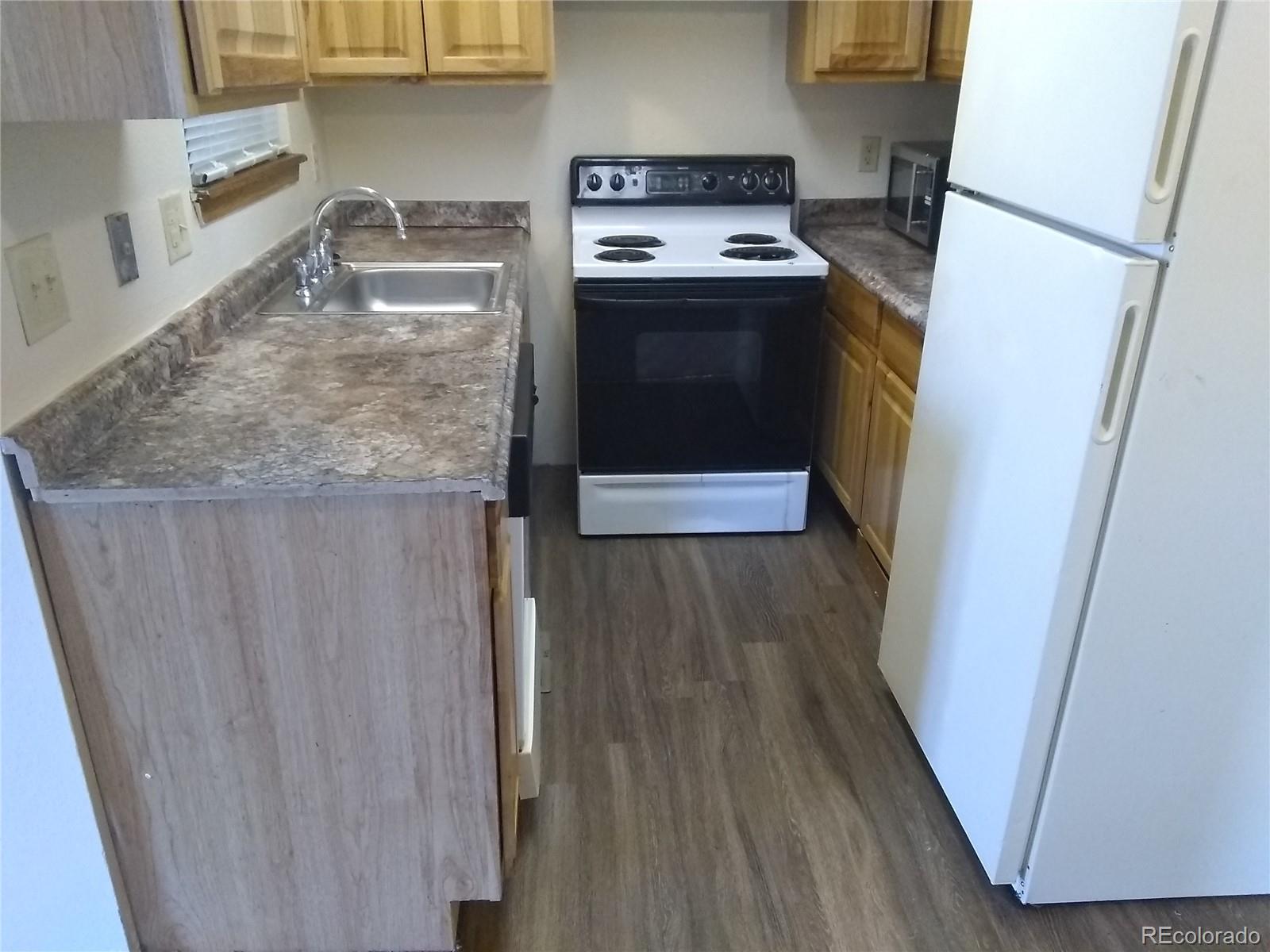 910 S Dawson Way Unit: 2