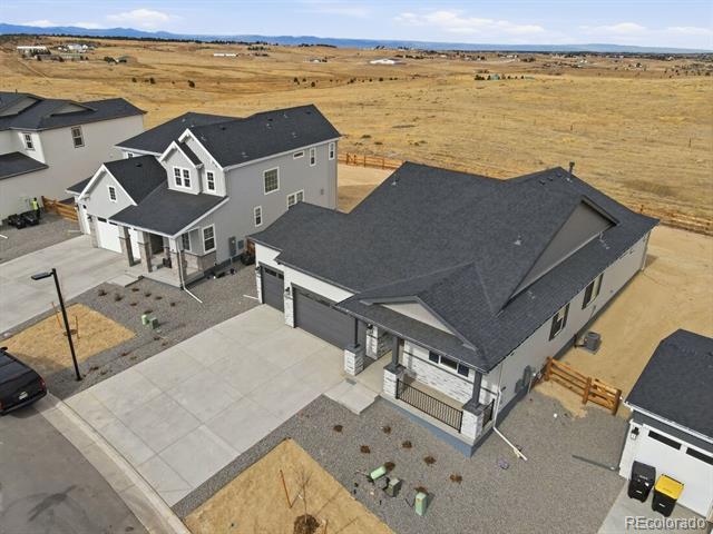 697 Bradley Circle