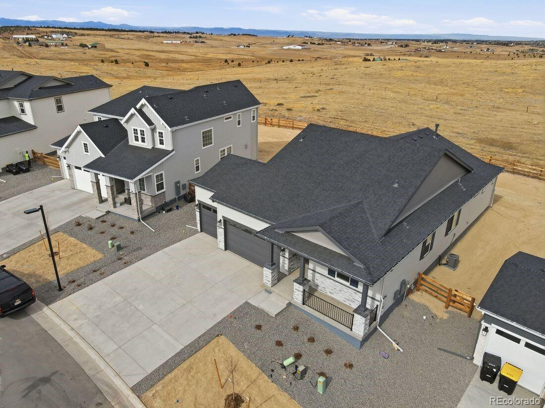697 Bradley Circle
