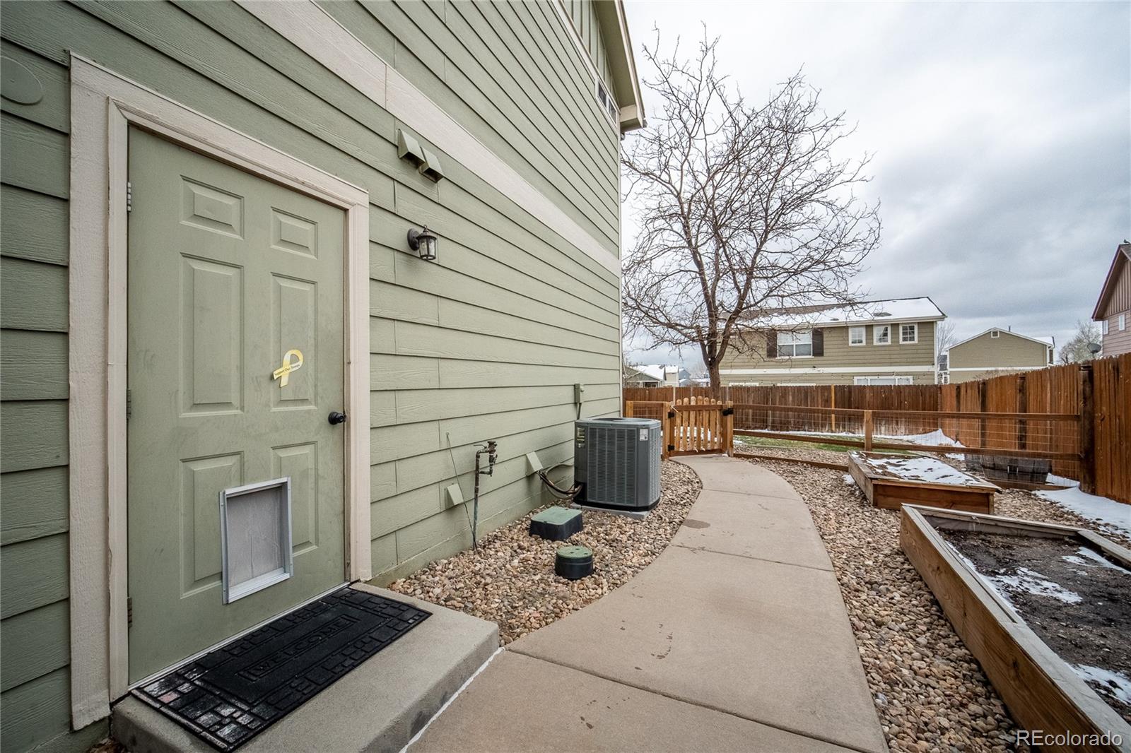 1464 N Stratton Avenue