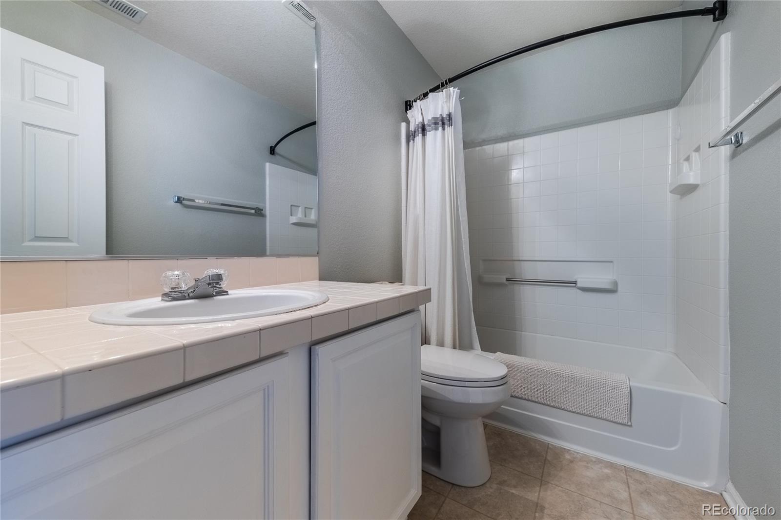 1464 N Stratton Avenue