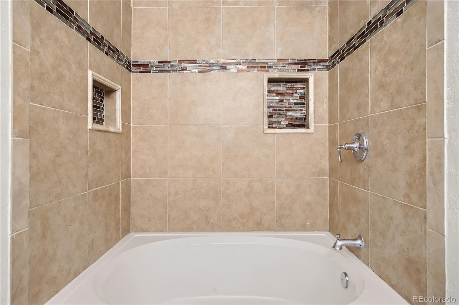 6017 Castlegate Drive W Unit: F22