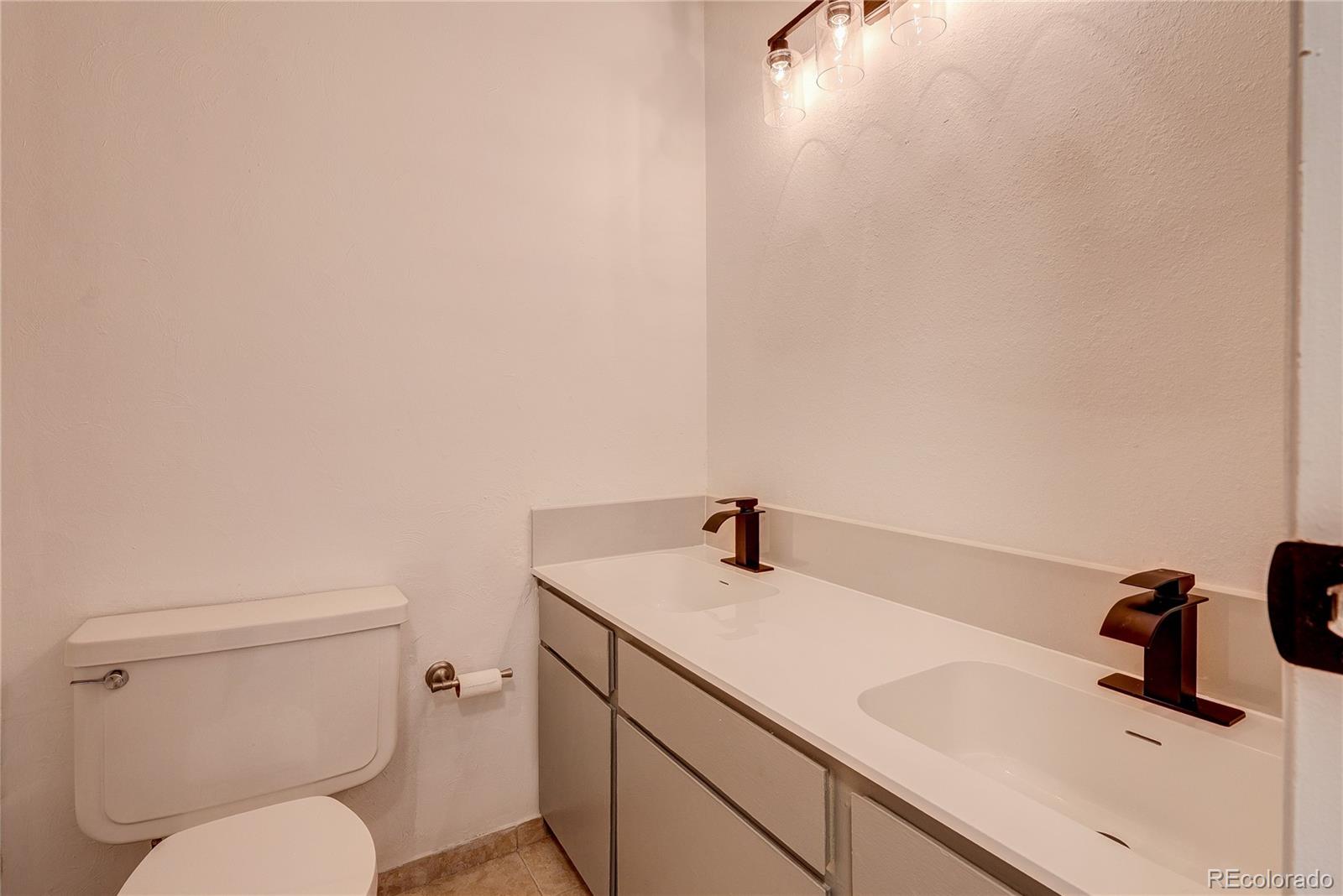 2365 E Geddes Avenue Unit: B22