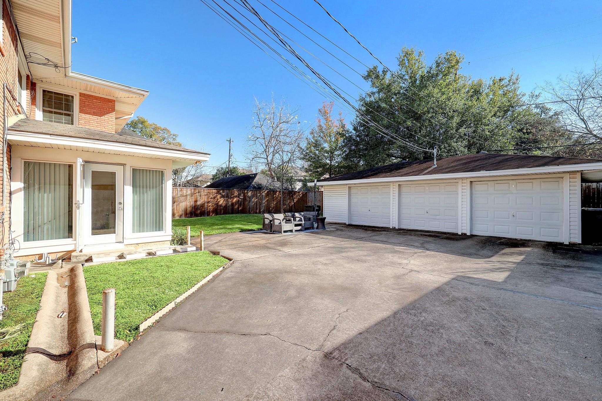 2327 Swift Boulevard