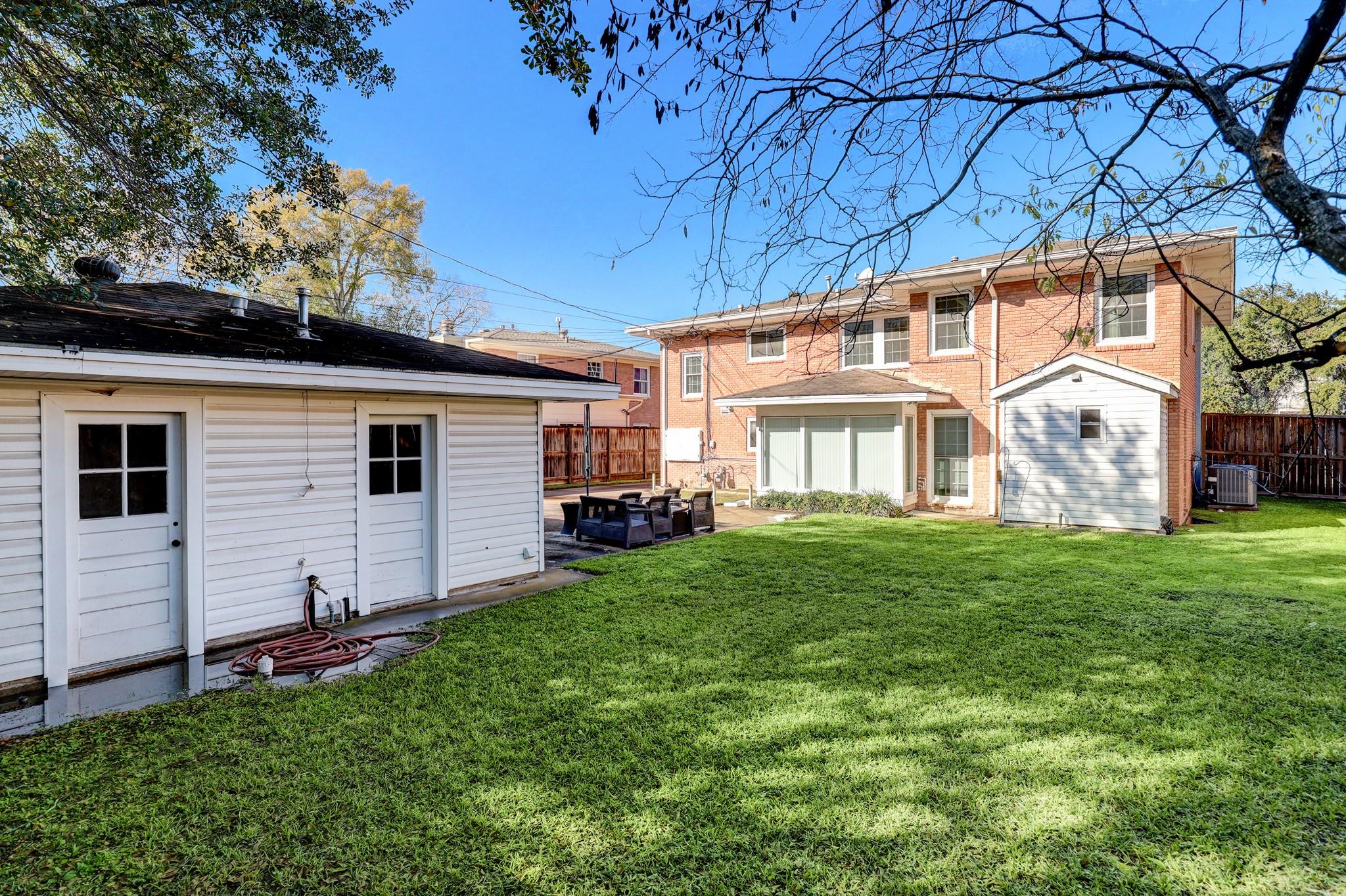 2327 Swift Boulevard