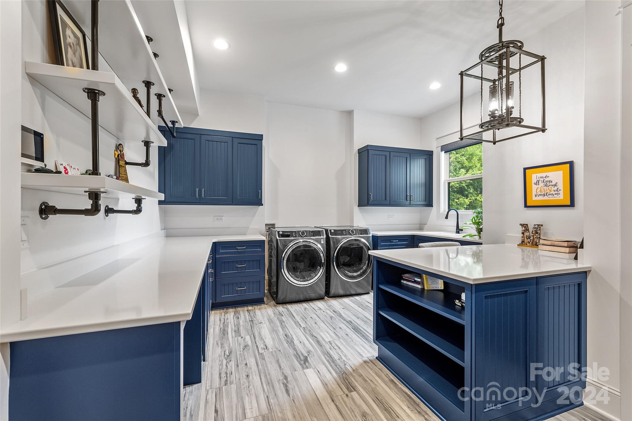 10125 Laurier Lane
