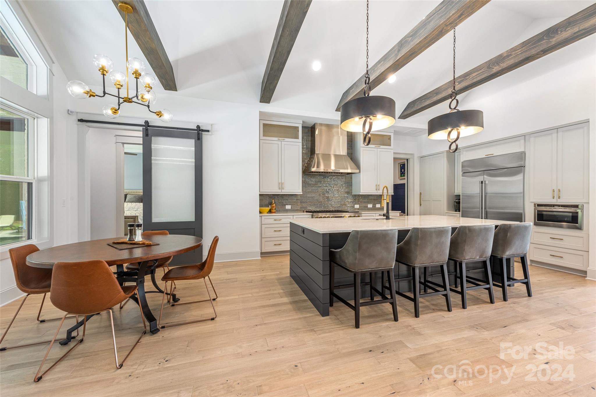 10125 Laurier Lane