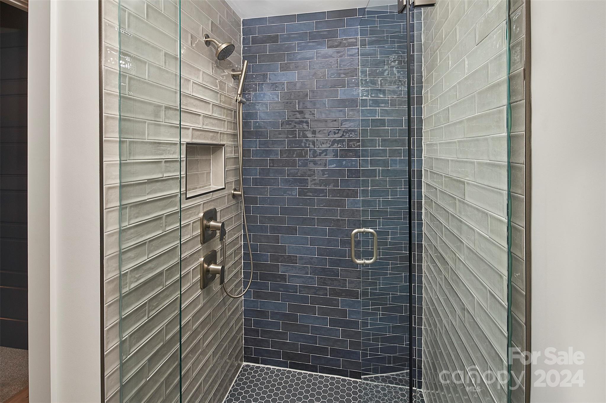10125 Laurier Lane