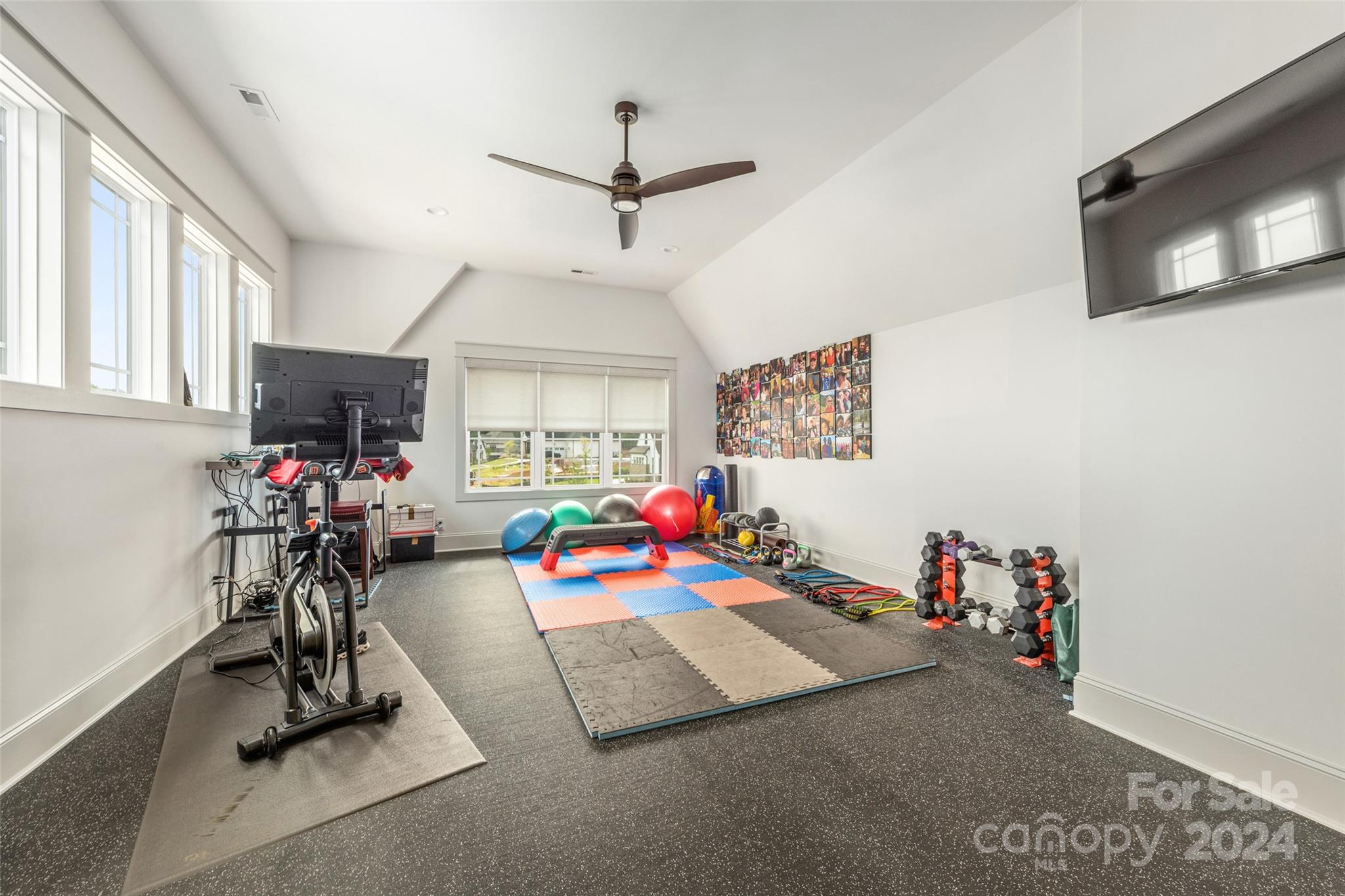 10125 Laurier Lane