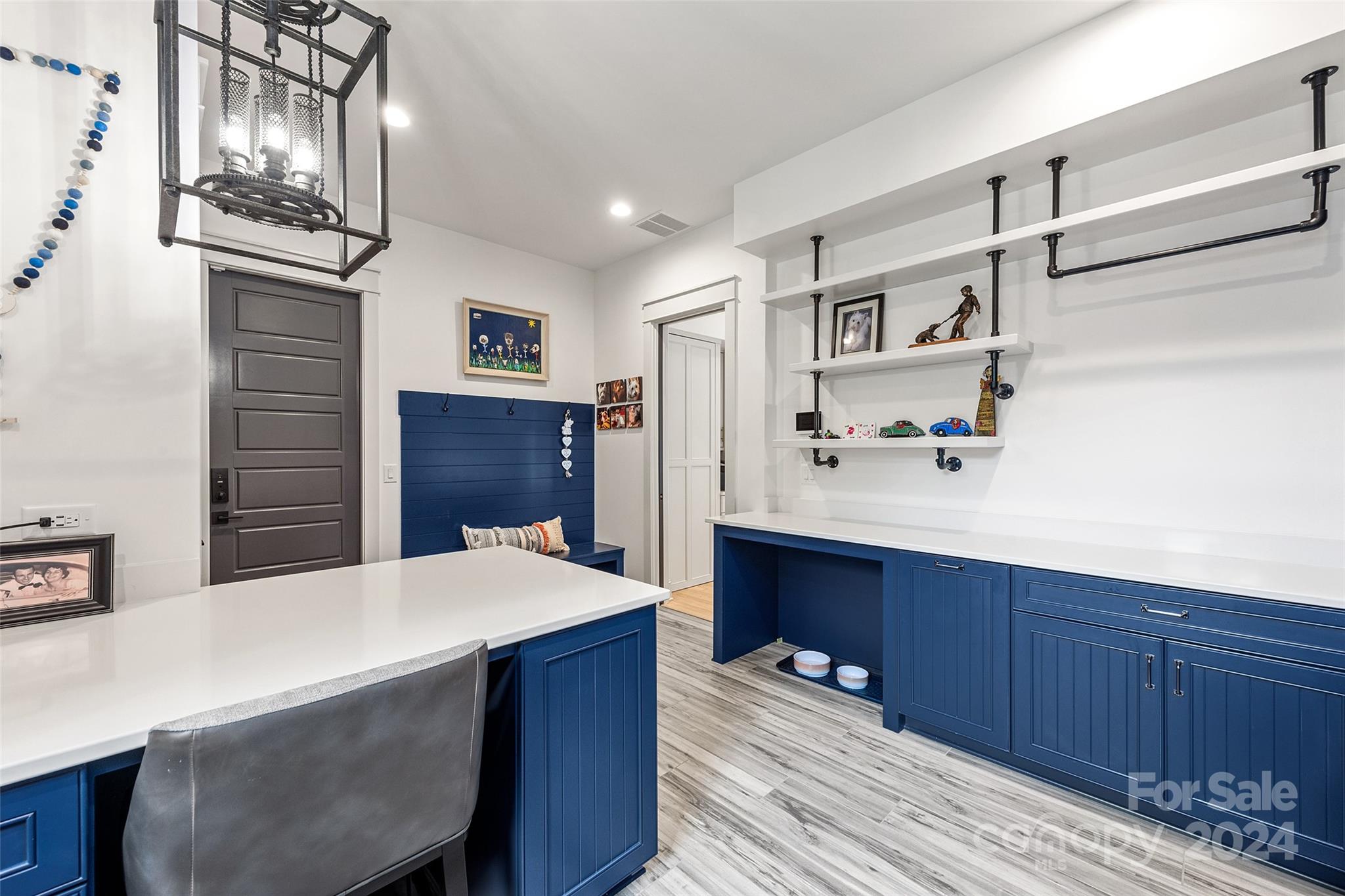 10125 Laurier Lane