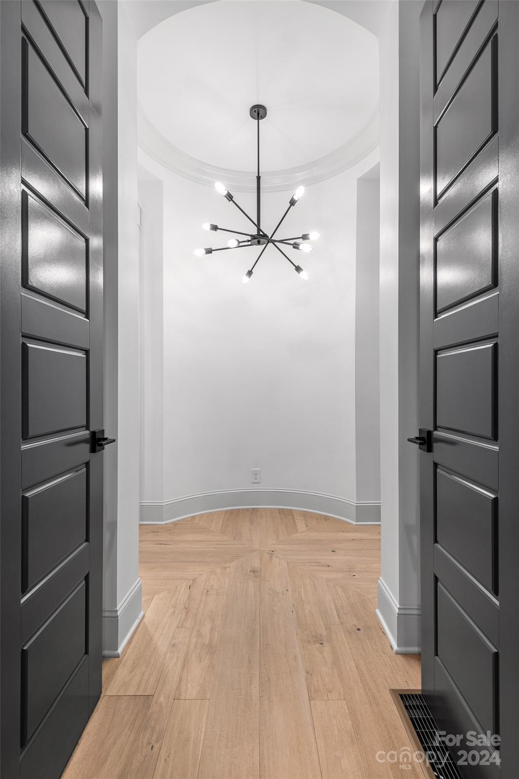 10125 Laurier Lane