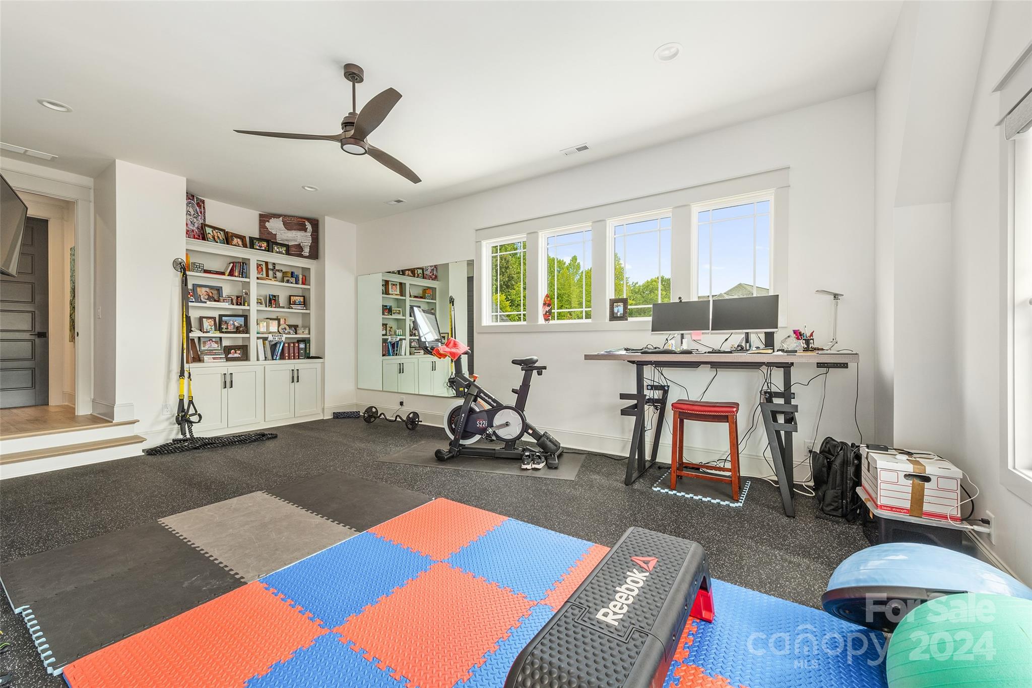 10125 Laurier Lane
