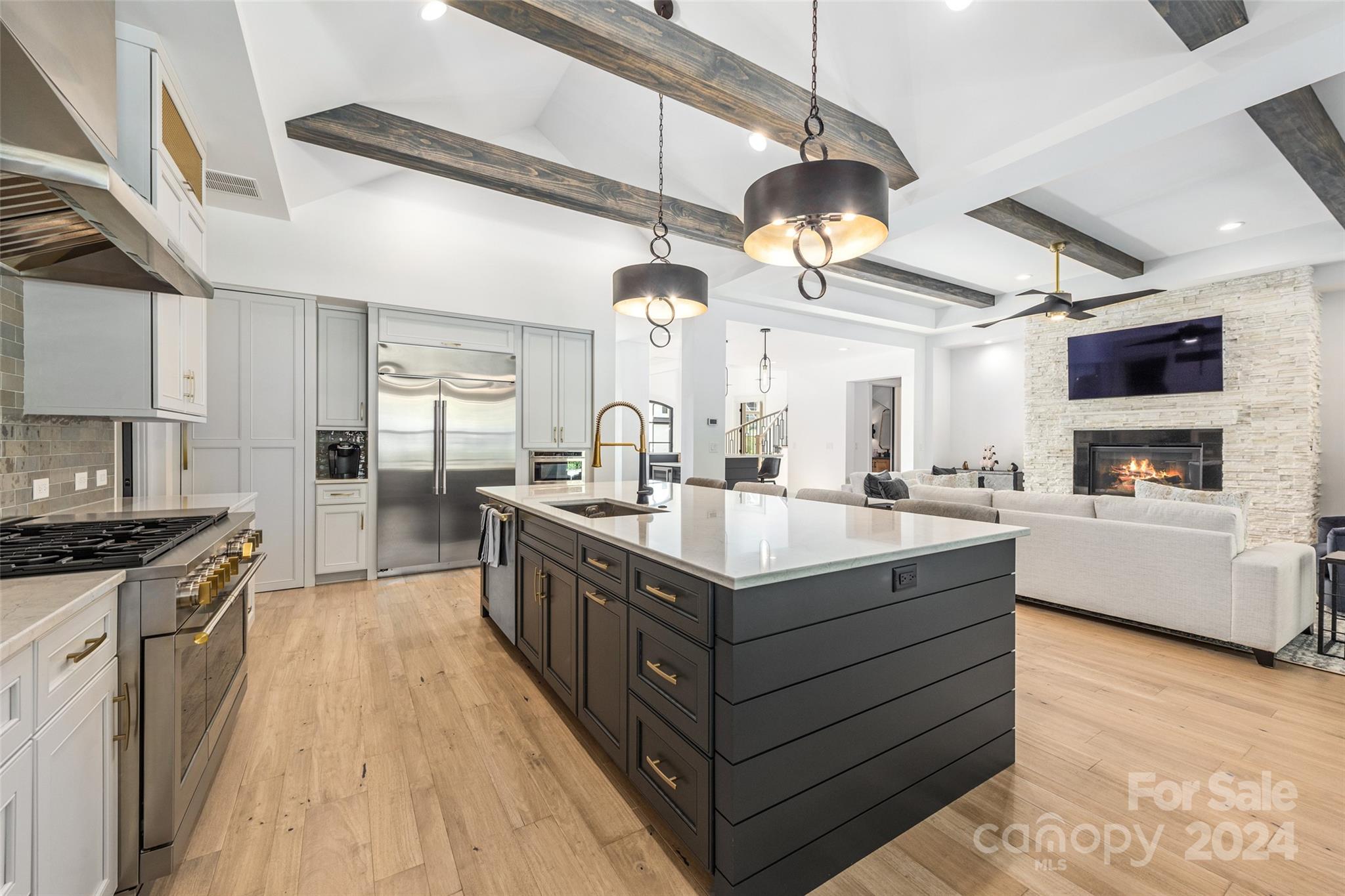 10125 Laurier Lane