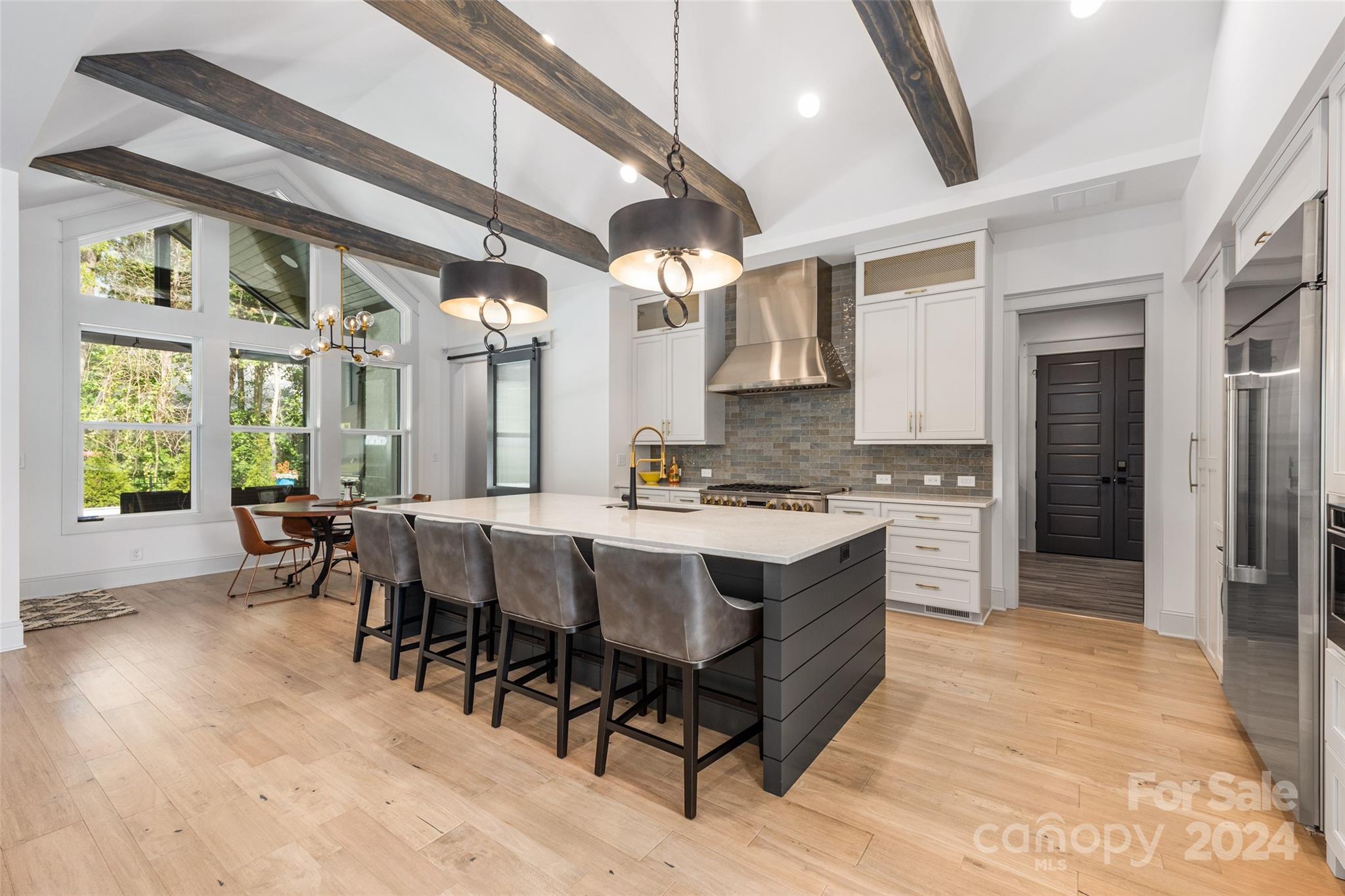 10125 Laurier Lane