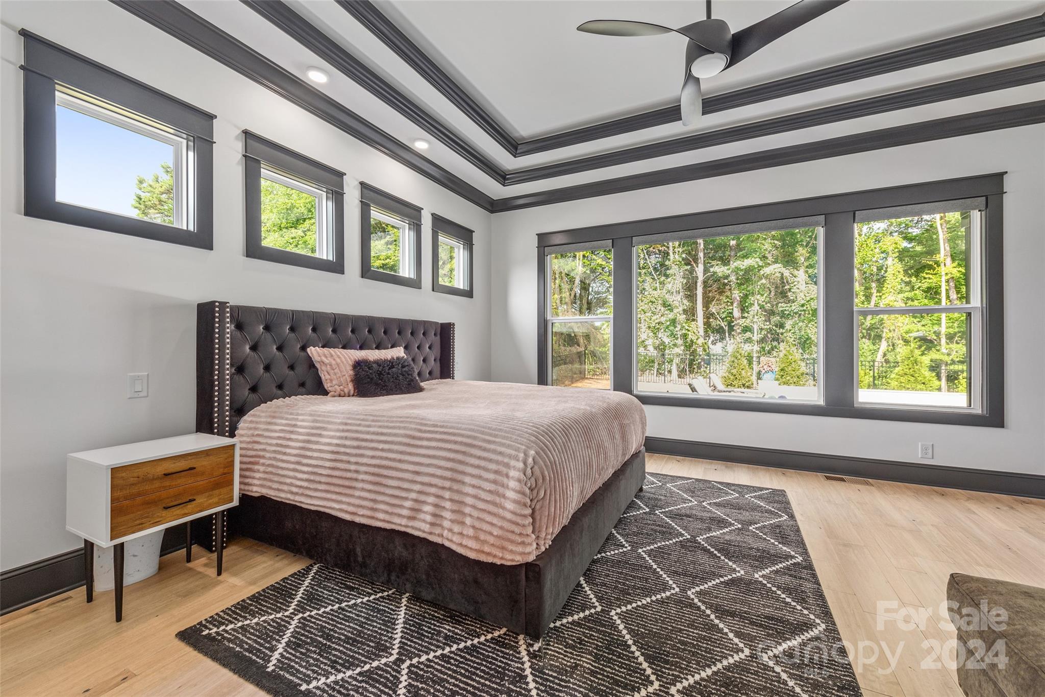 10125 Laurier Lane