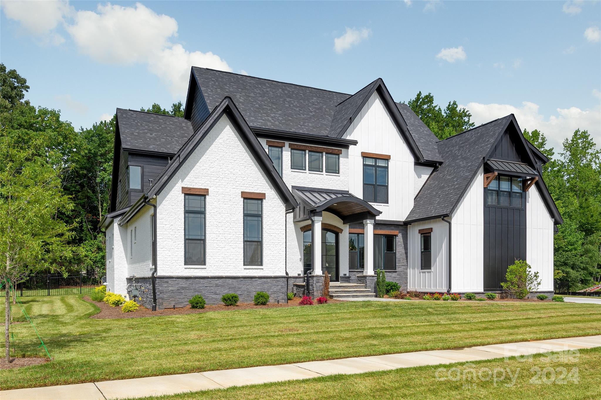 10125 Laurier Lane