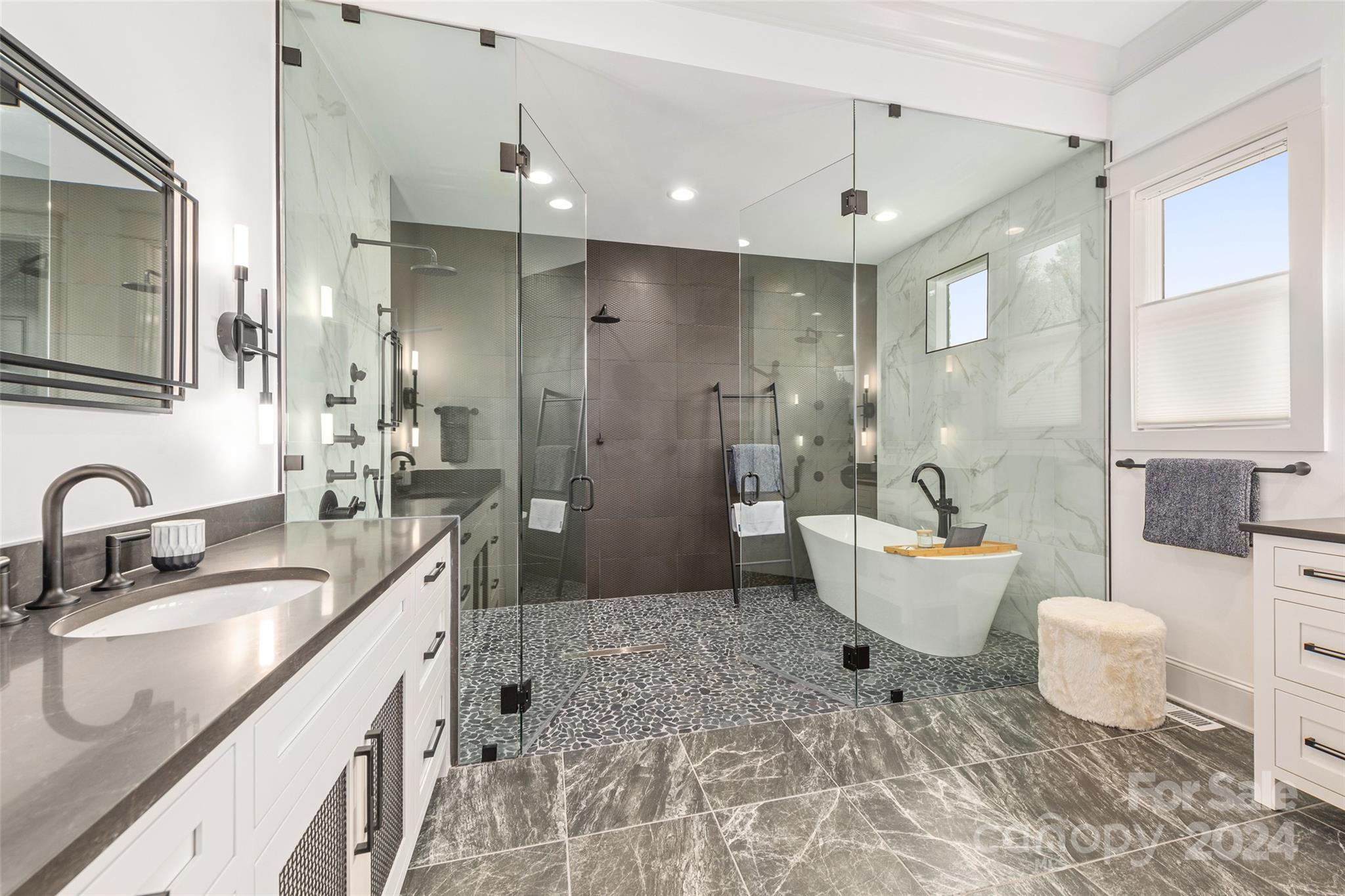 10125 Laurier Lane