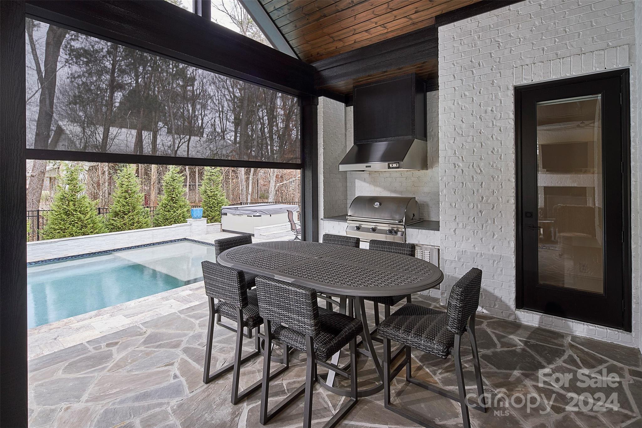 10125 Laurier Lane