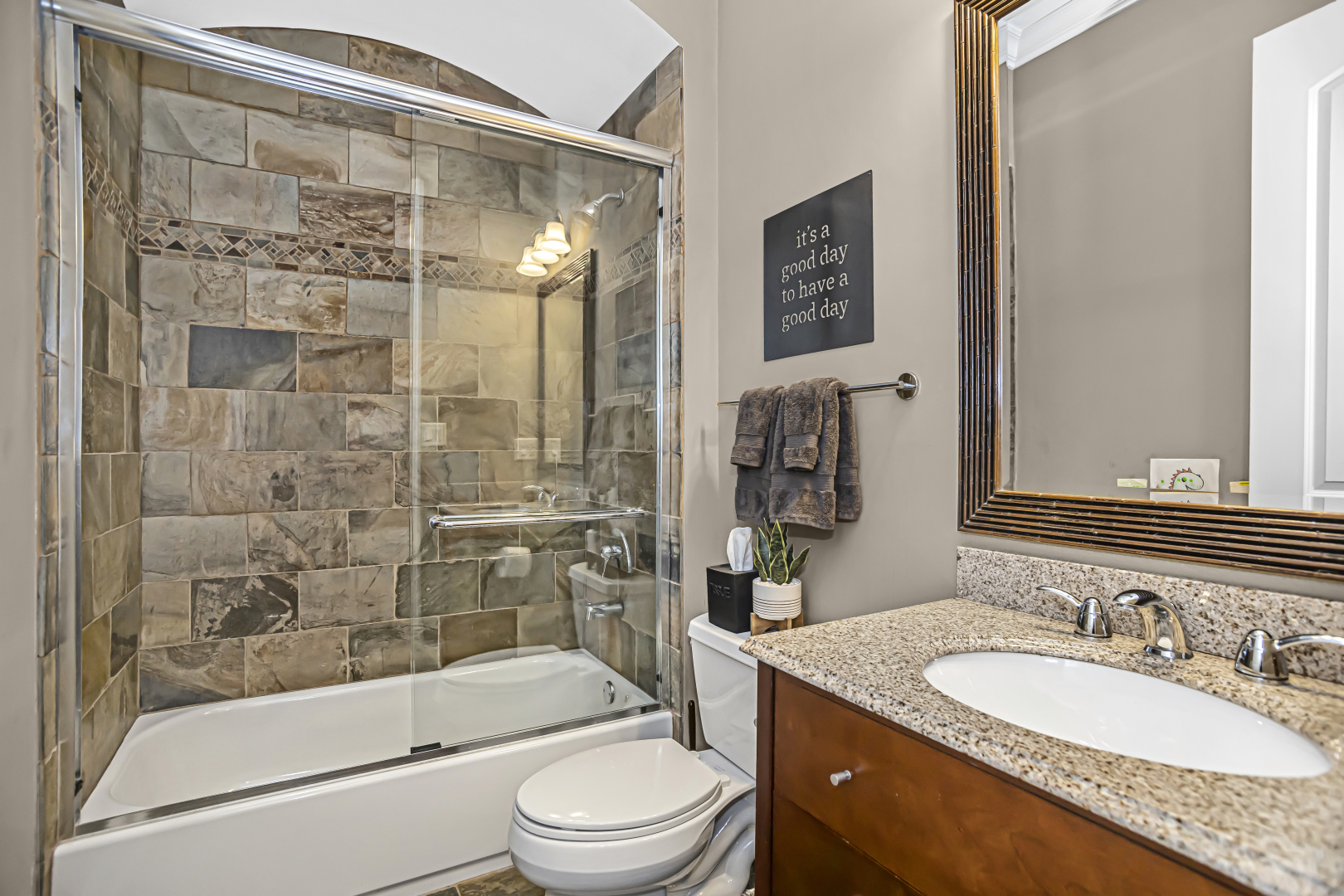 4809 N California Avenue Unit: 4W