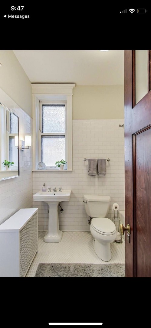 1011 W Ainslie Street Unit: 2