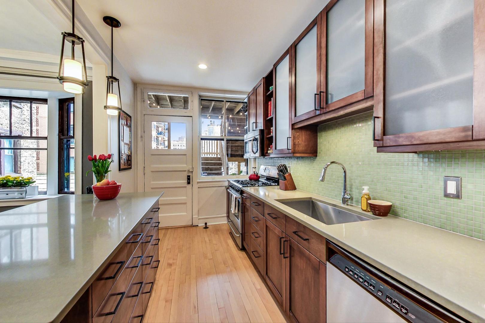 1011 W Ainslie Street Unit: 2