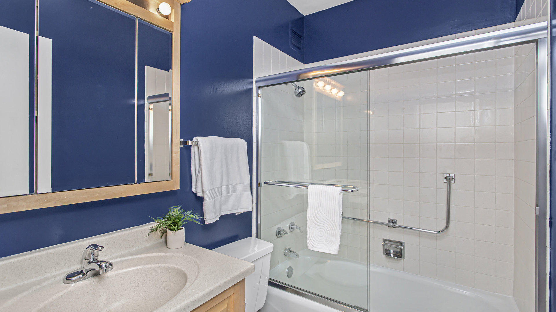 3200 N LAKE SHORE Drive Unit: 1611