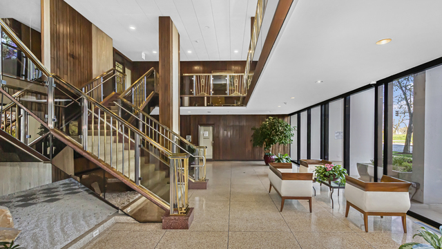 3200 N LAKE SHORE Drive Unit: 1611