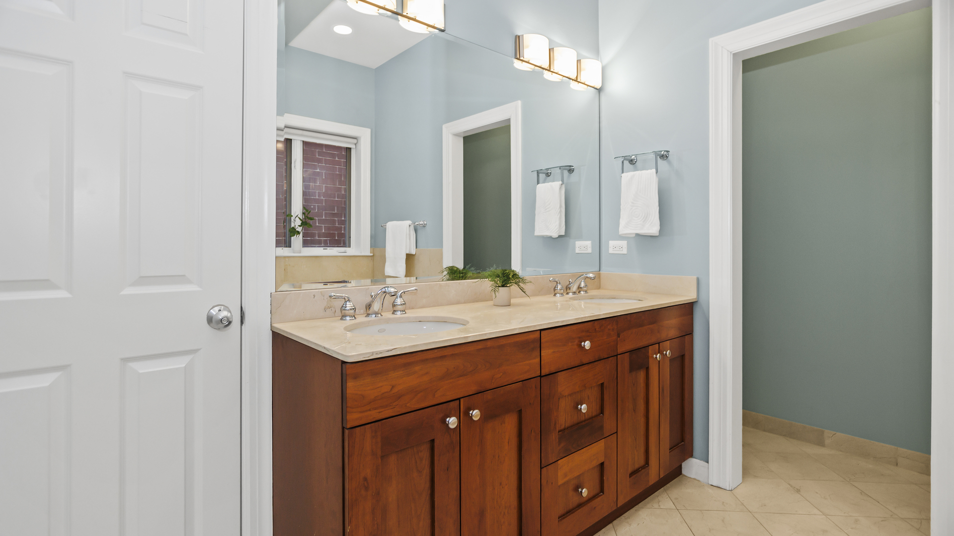 4104 N WESTERN Avenue Unit: 3S