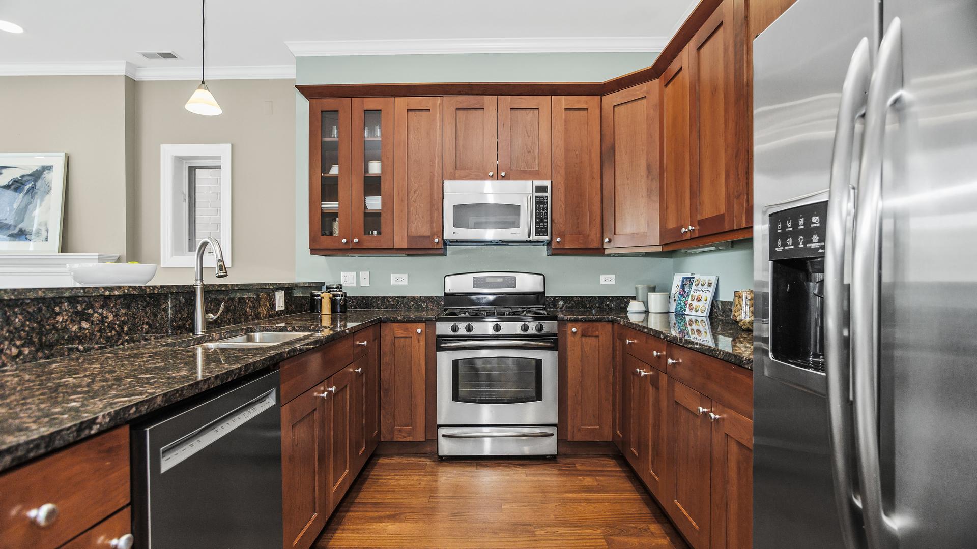 4104 N WESTERN Avenue Unit: 3S