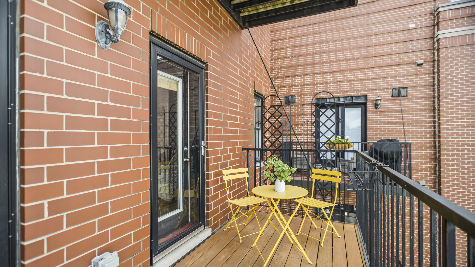 4104 N WESTERN Avenue Unit: 3S