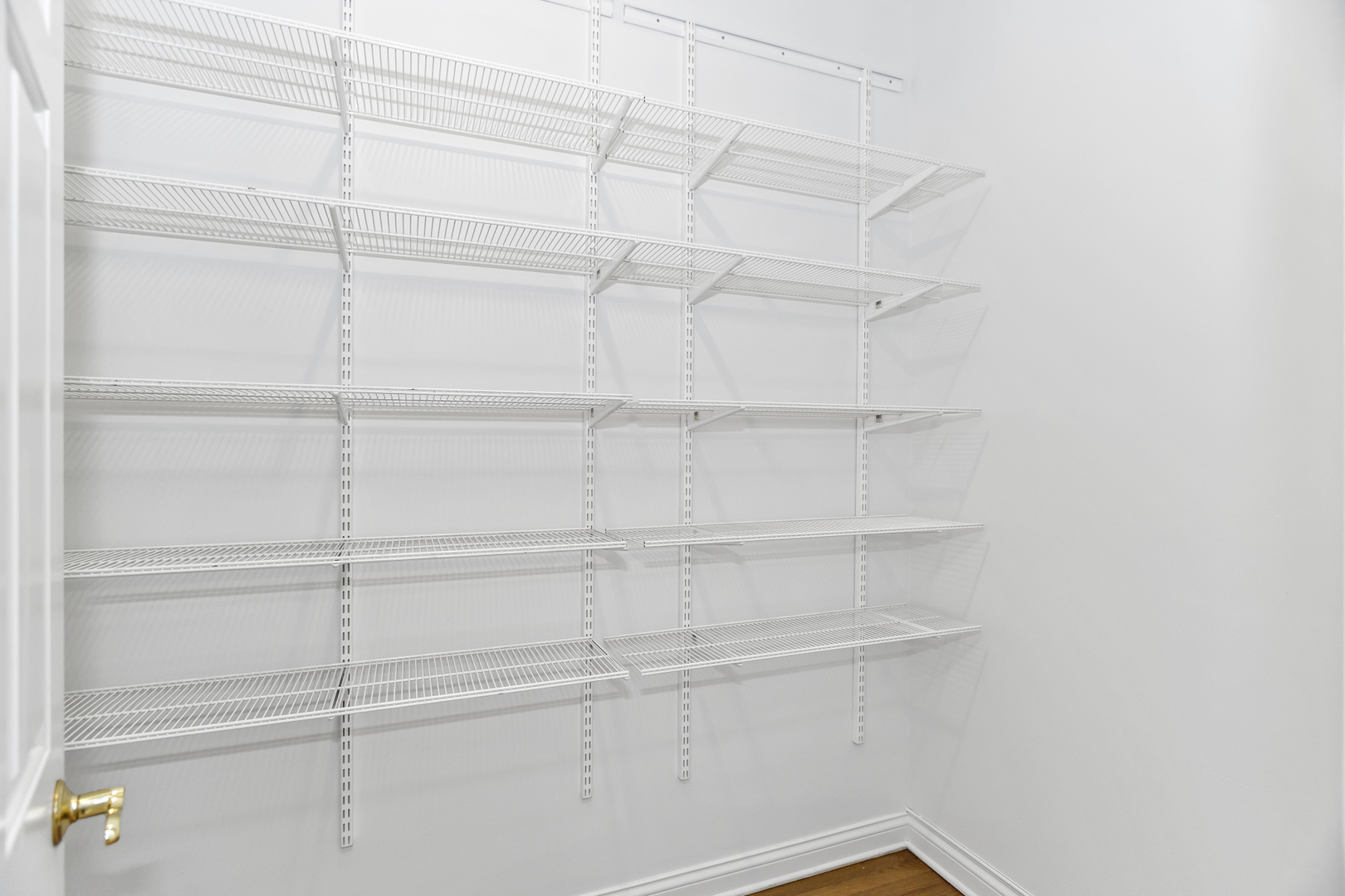 2323 W MONTROSE Avenue Unit: 1W